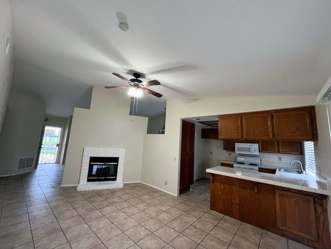 2838 Alne Dr in Hemet, CA - Building Photo - Building Photo