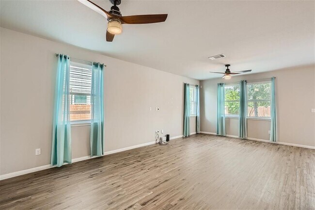 501 Cinnamon Teal Ln in Leander, TX - Building Photo - Building Photo