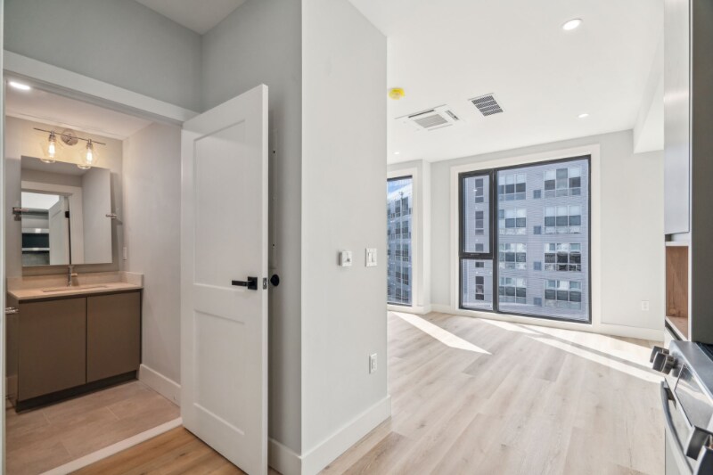 3748 Lancaster Ave, Unit 403 in Philadelphia, PA - Building Photo