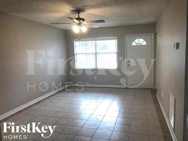 8275 Jacaranda Ave in Seminole, FL - Building Photo - Building Photo