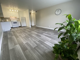 1005 Hickory Hill Ln in Nashville, TN - Building Photo