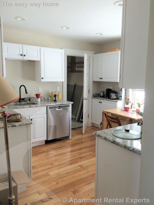 6 Westminster St in Somerville, MA - Foto de edificio