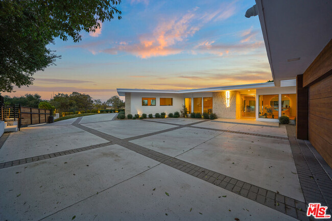 17116 Adlon Rd in Los Angeles, CA - Building Photo - Building Photo