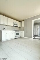 500 Bond St in Elizabeth, NJ - Building Photo