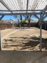 16018 Schendel Ave in Delhi, CA - Building Photo - Building Photo