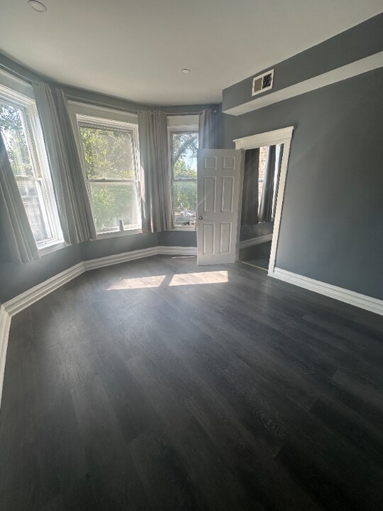 2405 S Troy St in Chicago, IL - Building Photo