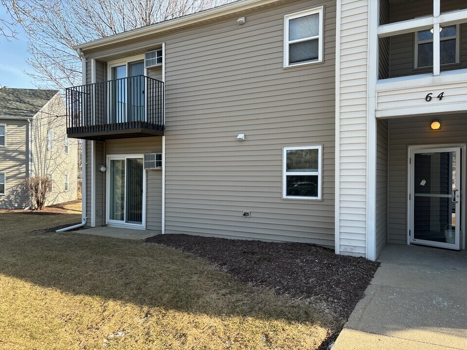 64 Goldenrod Ln, Unit 1 in Madison, WI - Building Photo