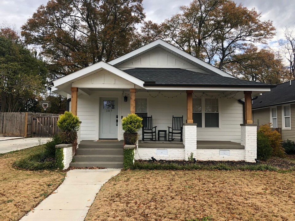 107 Ladson St in Greenville, SC - Foto de edificio