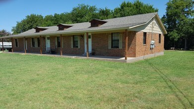 803 W Bells Blvd in Bells, TX - Building Photo - Building Photo