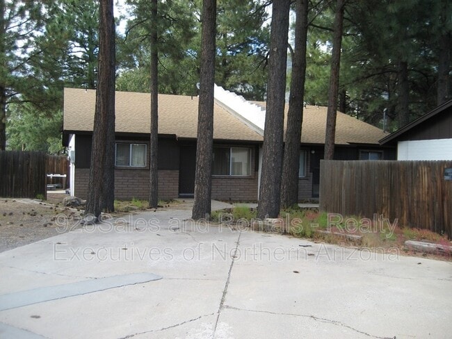 2920 N Center St in Flagstaff, AZ - Building Photo - Building Photo