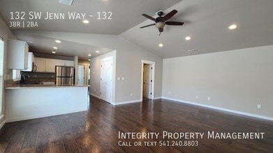 132 SW Jenn Way in Grants Pass, OR - Building Photo - Building Photo