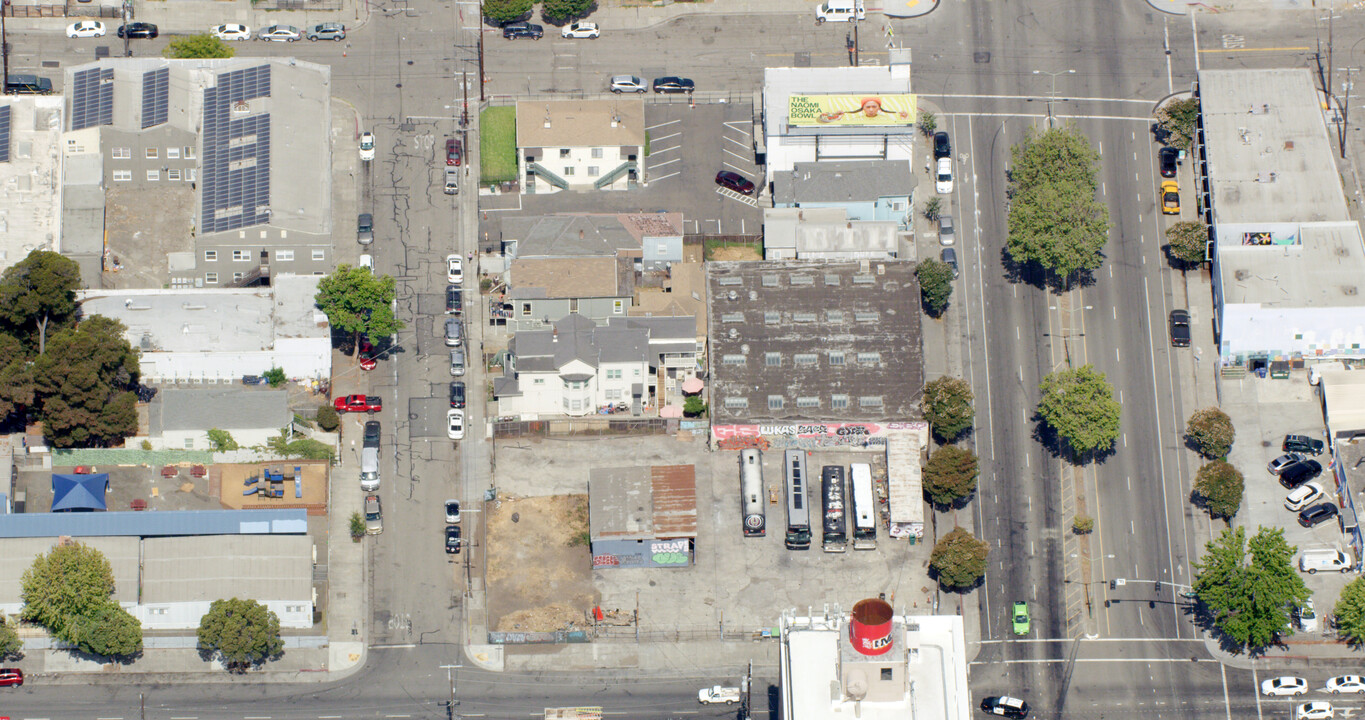 West Grand & Brush, Phase 1 in Oakland, CA - Foto de edificio