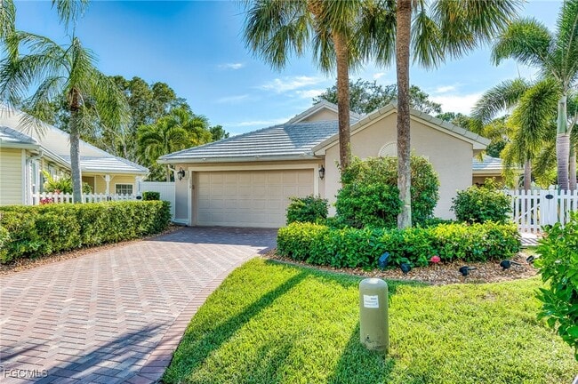 1250 Silverstrand Dr in Naples, FL - Building Photo - Building Photo