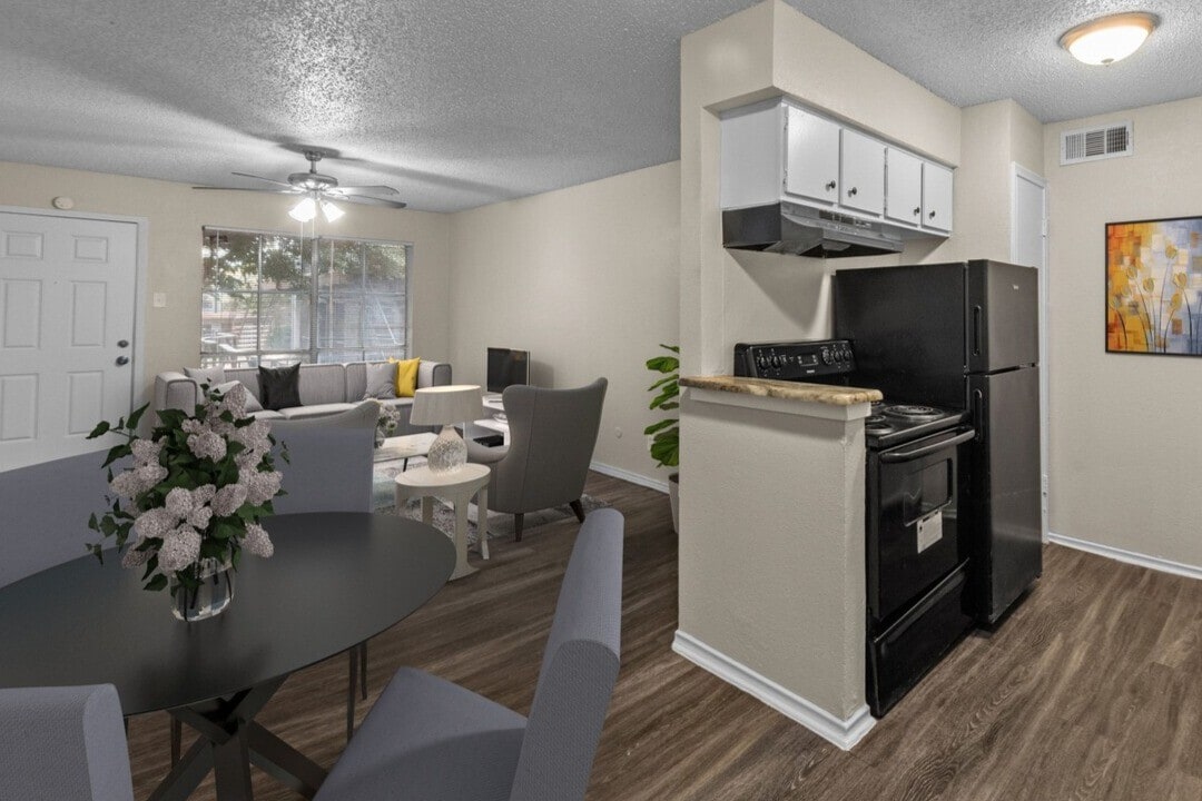 Greenhill Apartments in Grand Prairie, TX - Building Photo