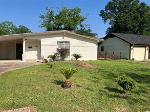 920 Parsons Dr in Beaumont, TX - Building Photo - Building Photo
