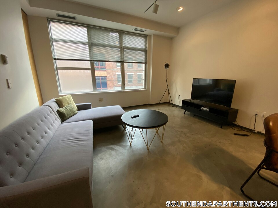 160 E Berkeley St in Boston, MA - Building Photo