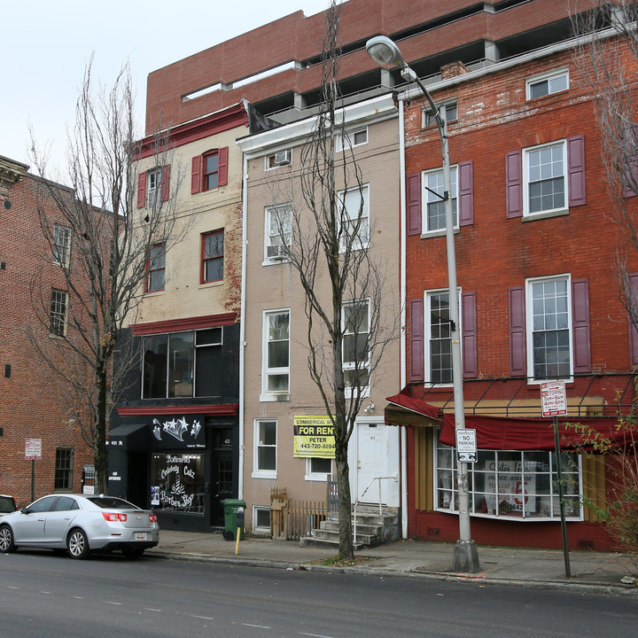 423 W Saratoga St in Baltimore, MD - Foto de edificio