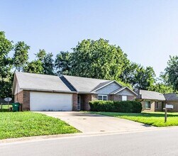 612 Wanda St in Centerton, AR - Building Photo - Building Photo