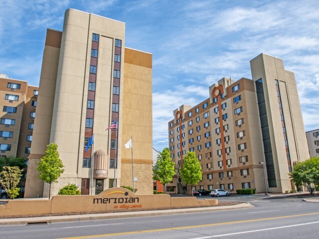 Meridian on College Avenue in State College, PA - Foto de edificio