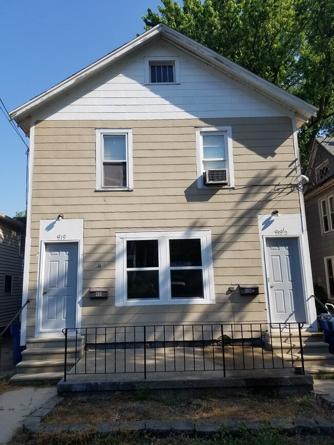 property at 919 W 3rd St