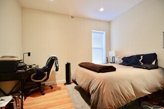 1803 Beacon St, Unit 8 in Brookline, MA - Building Photo - Building Photo