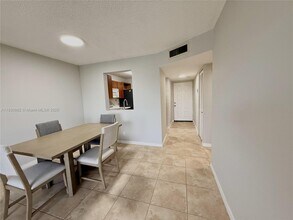 8550 N Sherman Cir in Miramar, FL - Building Photo - Building Photo