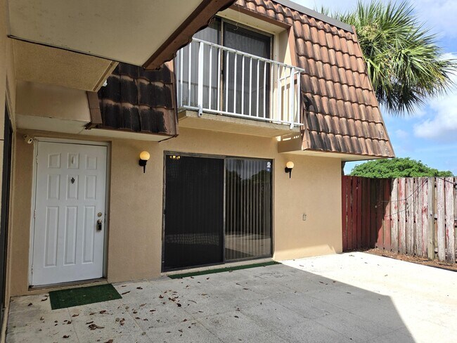 573 Green Springs Pl in West Palm Beach, FL - Building Photo - Building Photo