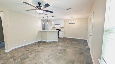 2201 Multi National, Unit #C in Harlingen, TX - Foto de edificio - Building Photo