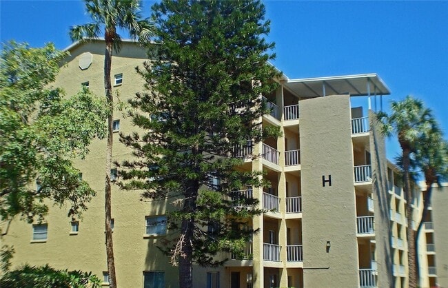 3739 Lake Bayshore Dr in Bradenton, FL - Foto de edificio - Building Photo