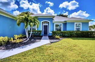 2541 SW 13th Ave in Cape Coral, FL - Building Photo