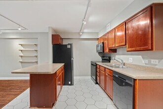 5854 N Kenmore Ave, Unit 2B in Chicago, IL - Building Photo - Building Photo