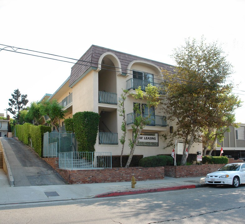 Centinela Apartments in Los Angeles, CA - Building Photo