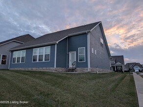 2861 Hamilton Springs Dr in Louisville, KY - Building Photo - Building Photo