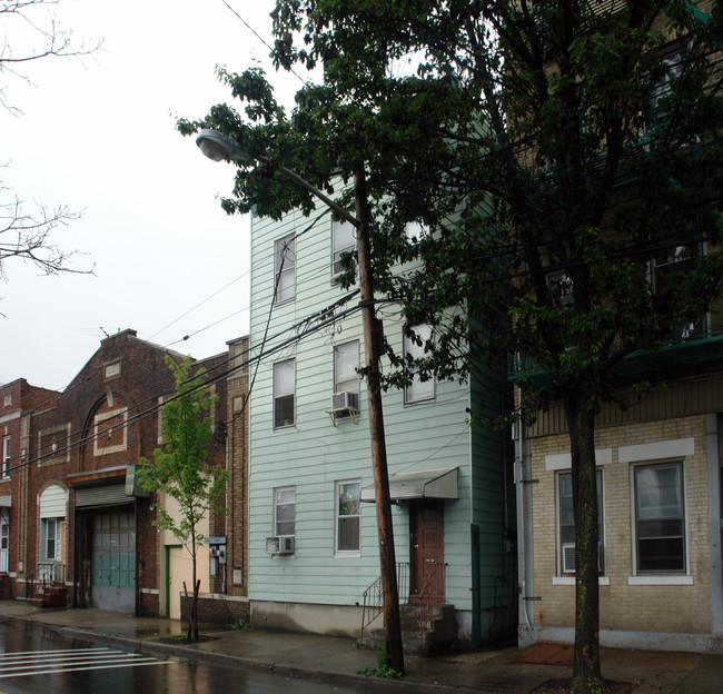 94 Jackson St in Newark, NJ - Foto de edificio - Building Photo