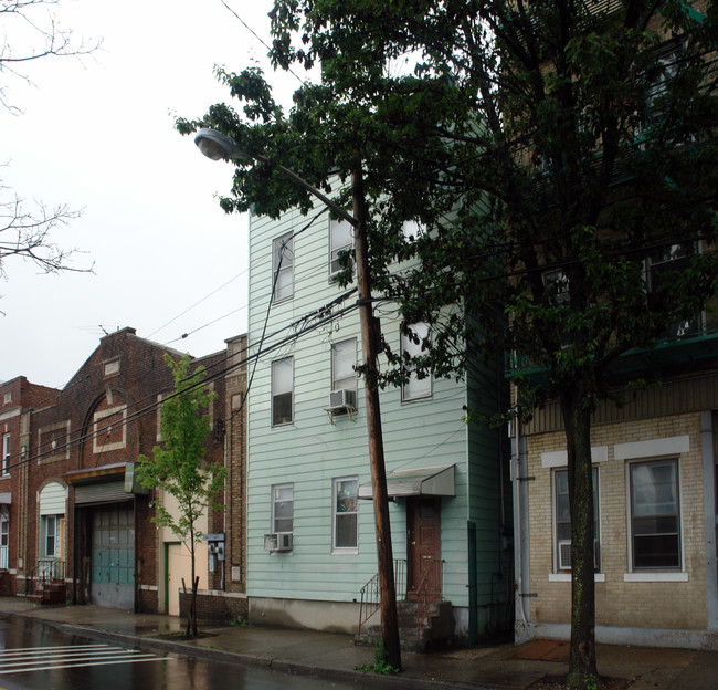 94 Jackson St in Newark, NJ - Building Photo - Building Photo