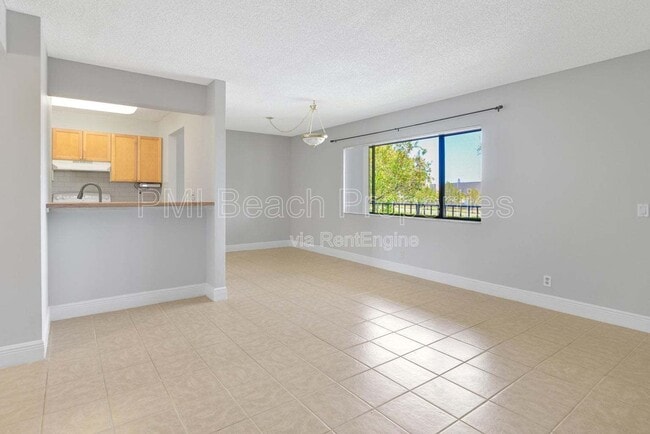 112 Meadows Cir in Boynton Beach, FL - Building Photo - Building Photo