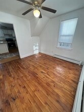 111 Summer St, Unit 3 in Biddeford, ME - Foto de edificio - Building Photo