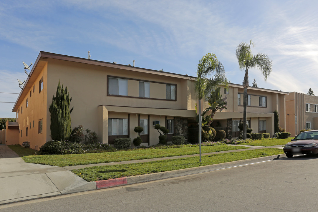 14631 Rosecrans Ave in La Mirada, CA - Building Photo