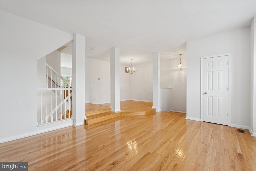 2921 Mainstone Dr in Fairfax, VA - Foto de edificio