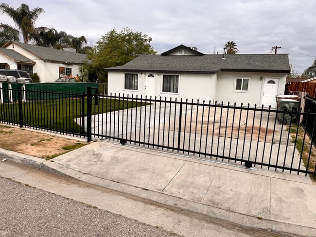 912 31st St in Bakersfield, CA - Building Photo - Building Photo