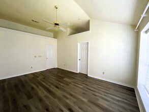 107 S Village Knoll Cir in Spring, TX - Building Photo - Building Photo