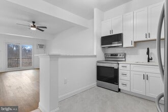 4930 West Chester Pike in Newtown Square, PA - Building Photo - Building Photo