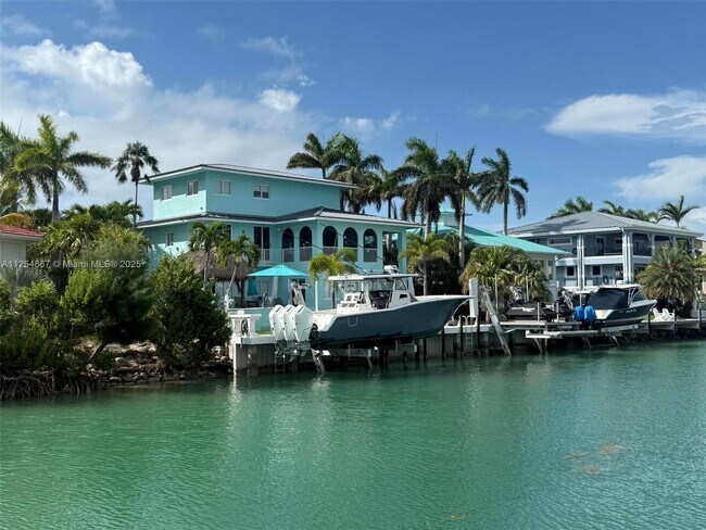property at 124 Indies Dr S