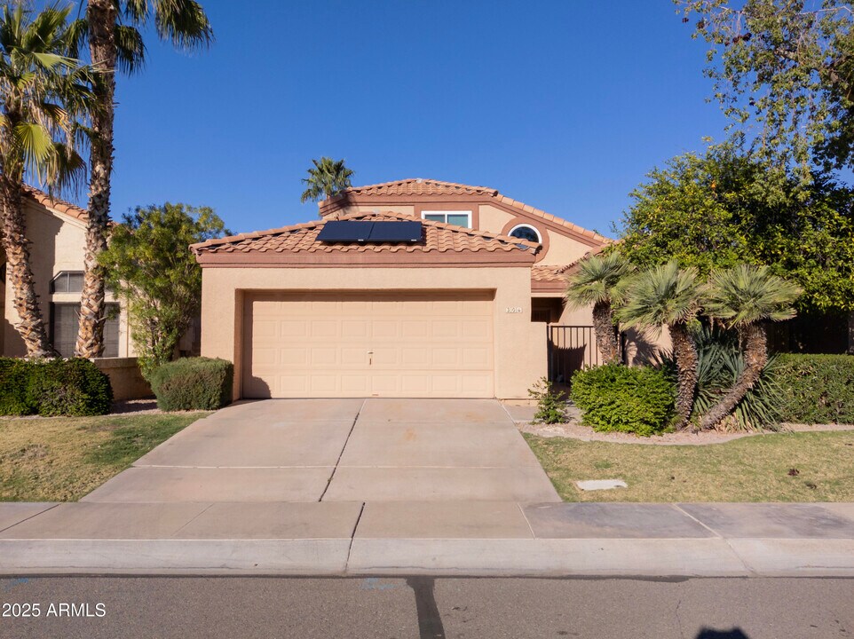 306 E Stonebridge Dr in Gilbert, AZ - Building Photo