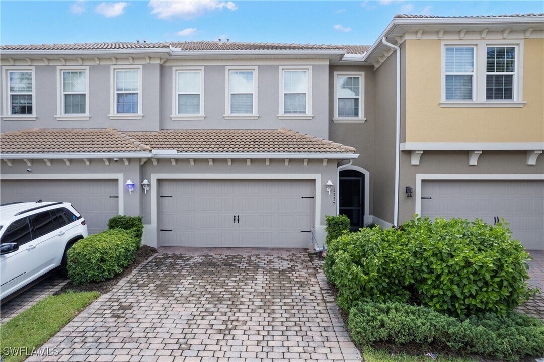 3757 Tilbor Circle in Ft. Myers, FL - Building Photo