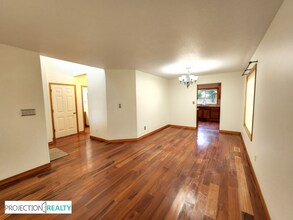 33994-33997 7 Oaks Dr in Scappoose, OR - Building Photo - Building Photo