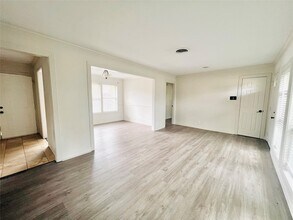 1910 Huge Oaks St in Houston, TX - Building Photo - Building Photo