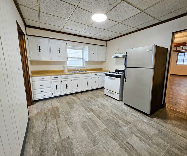802 E 10th Ave in Munhall, PA - Foto de edificio - Building Photo
