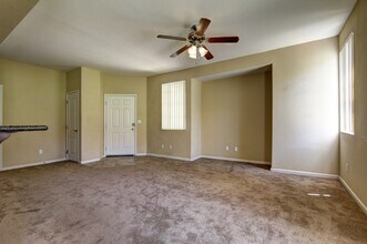 10225 King Henry Ave in Las Vegas, NV - Building Photo - Building Photo