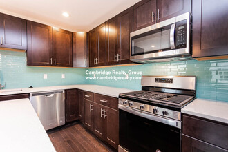 476 Fulton St, Unit A in Medford, MA - Foto de edificio - Building Photo